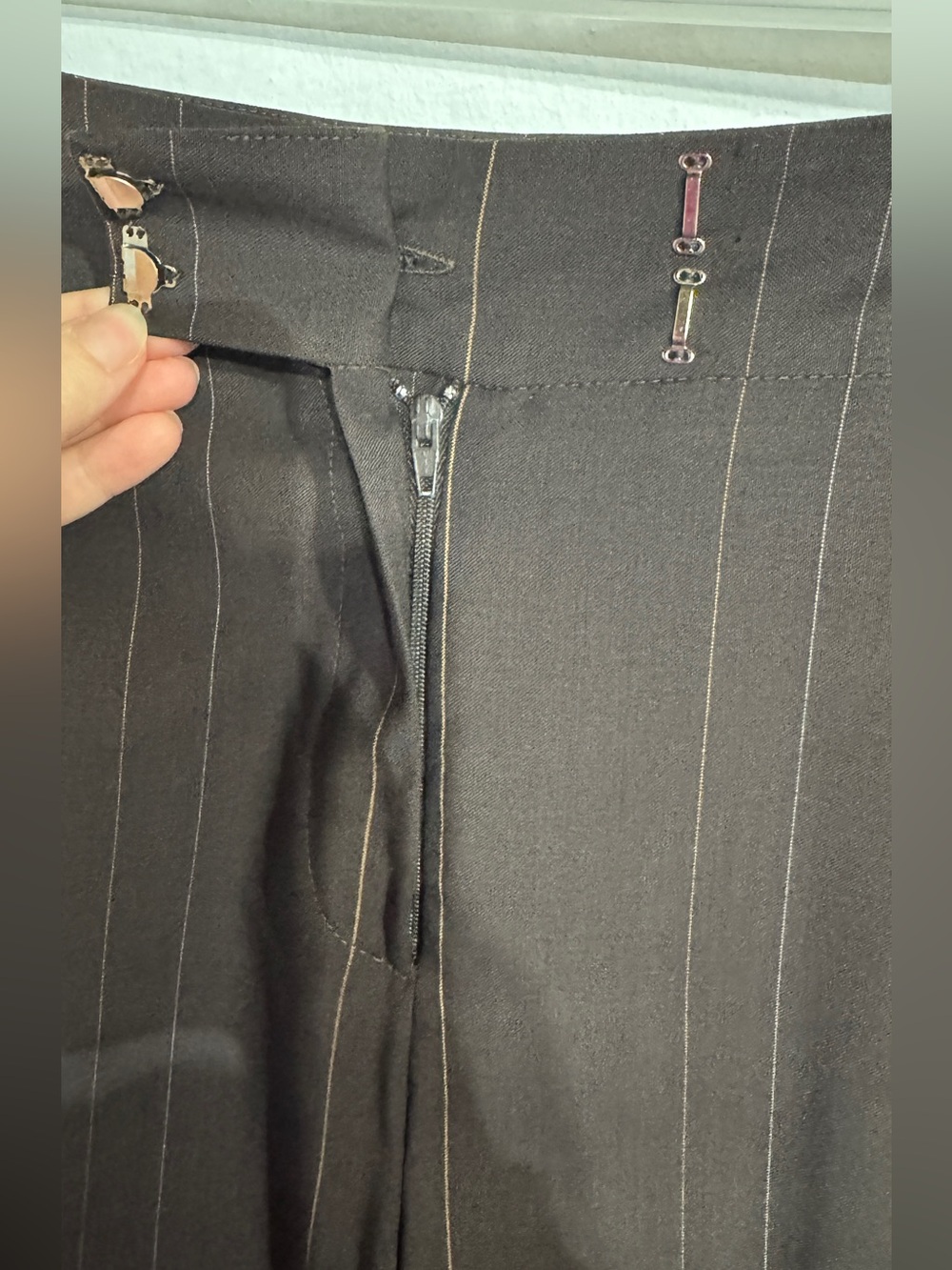 Bill Burns Vintage Wool Wide-Leg Pinstripe Trousers in Dark Brown size 10 - Picture 4 of 5